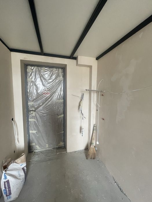 Продам дворівневу з чорновим ремонтом м. Академіка Павлова