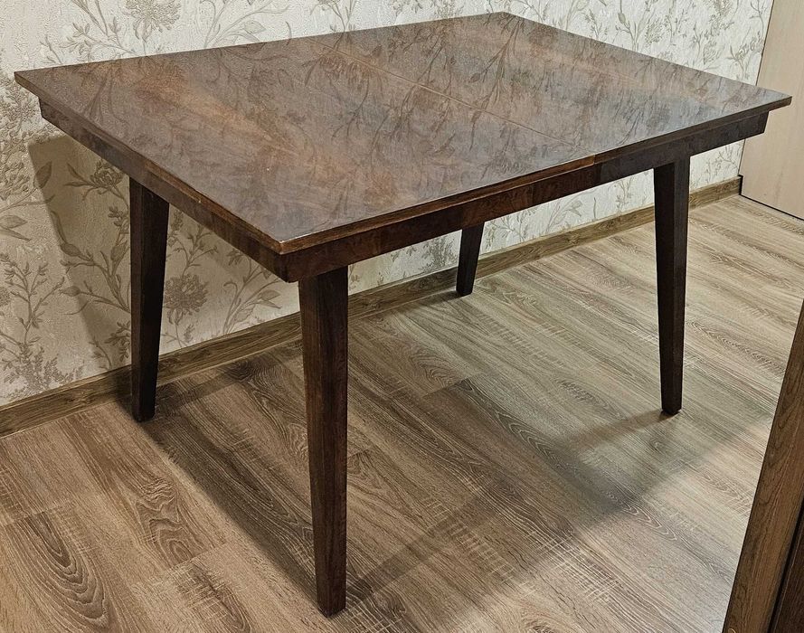 Стіл розкладний дерев"яний лакований