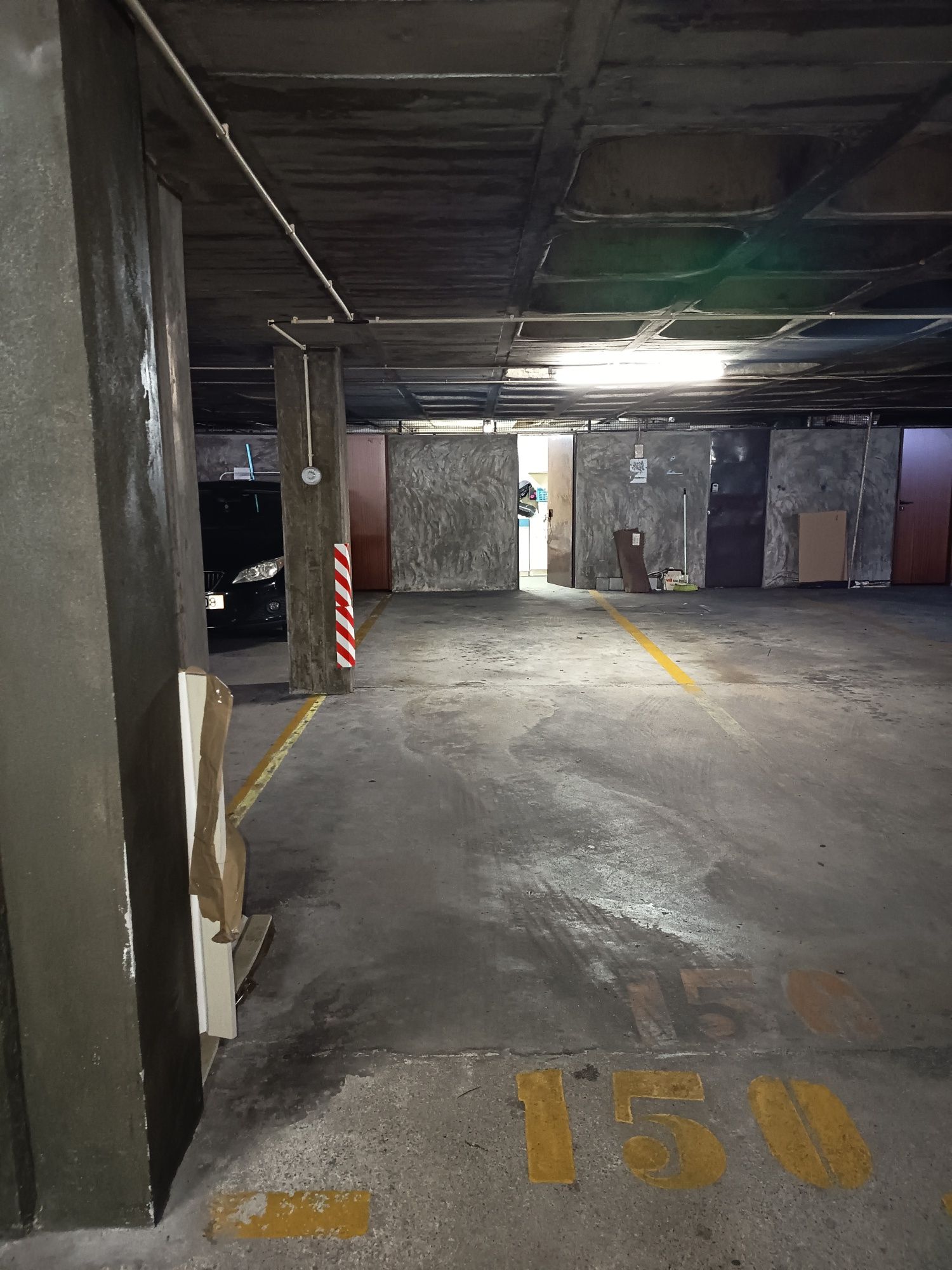 Vendo lugar de garagem para 2 carros na Rua da torrinha