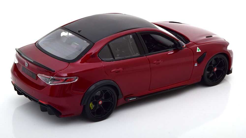 Model 1:18 Bburago Alfa Romeo Giulia GTA 2020 alfa dark red metallic