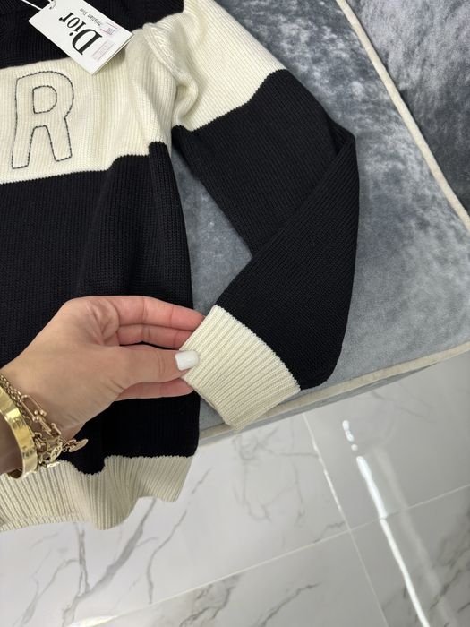 Черный с белым свитер люкс бренд