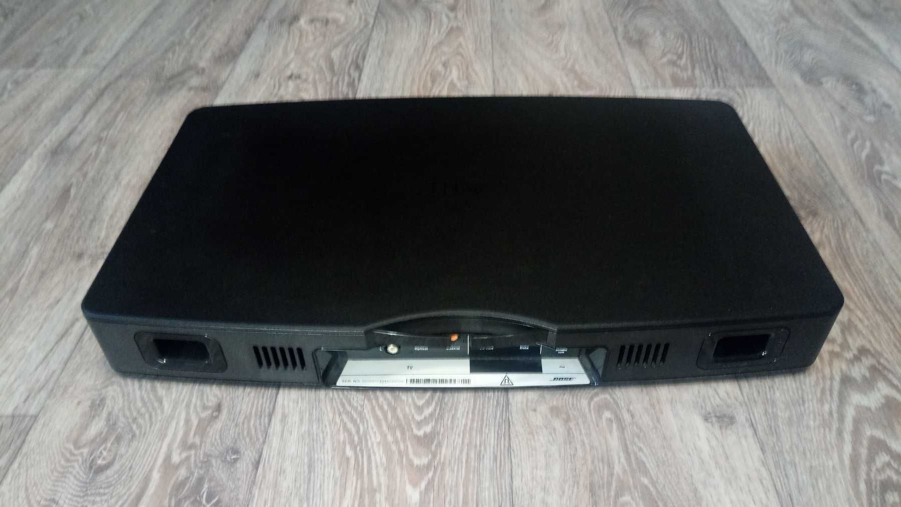 Саундбар Bose Solo TV sound system.