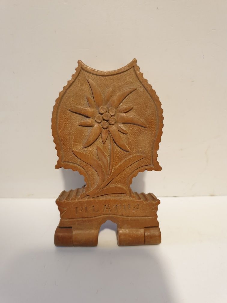 Antiga caixa suporte de relógio de bolso em madeira esculpida