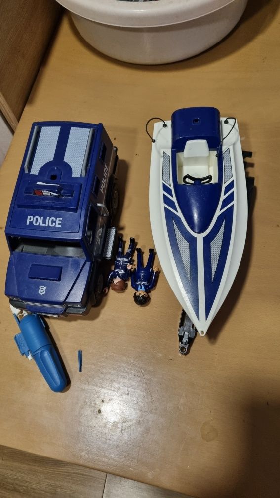 Policja Playmobil, radiowóz z łódką