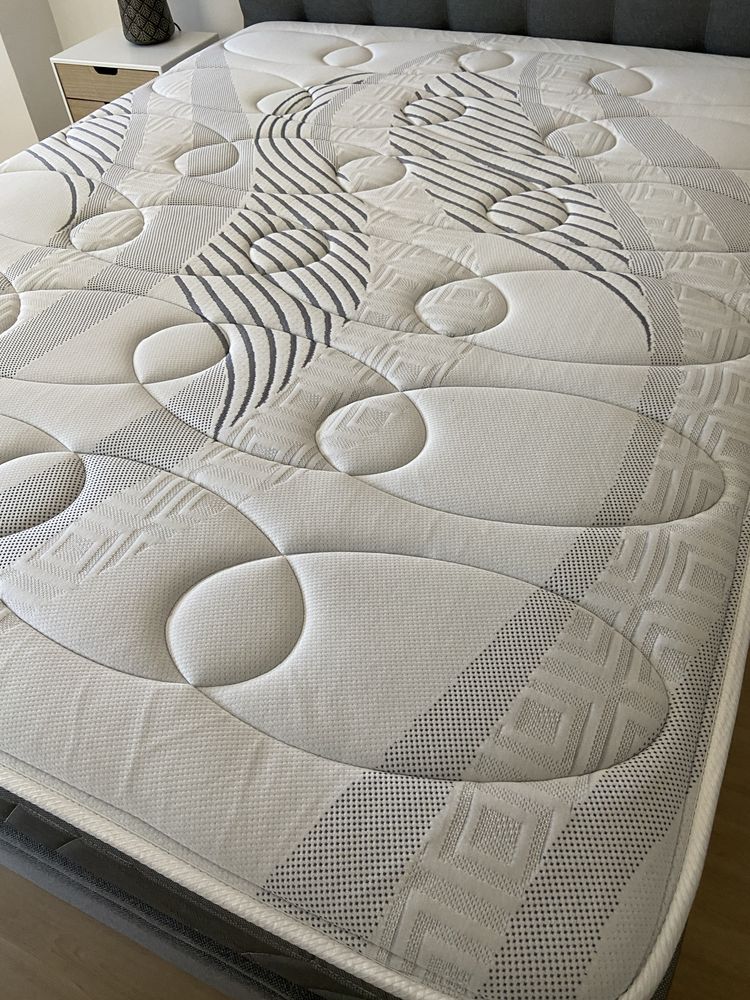 Cama com arrumação sommier