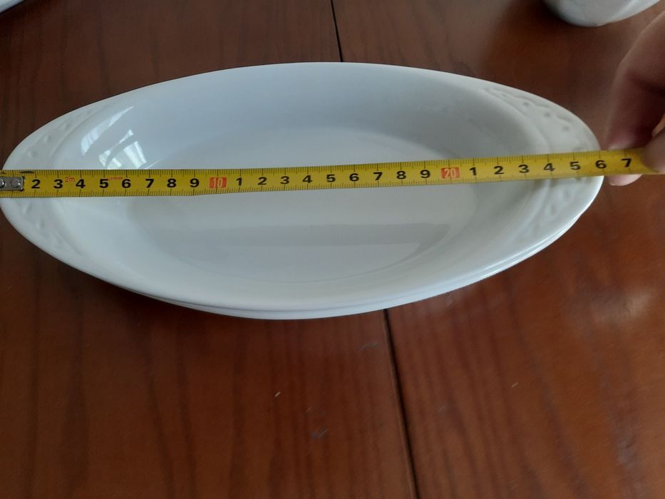 Фарфоровые тарелки, салатники, чайные пары