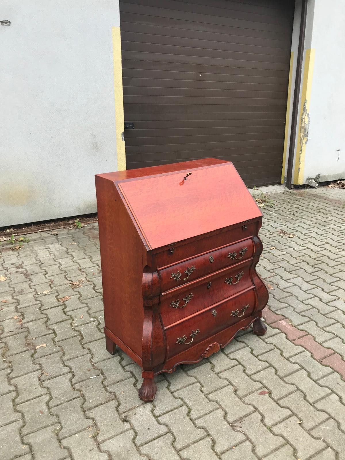 Do sprzedania sekretarzyk