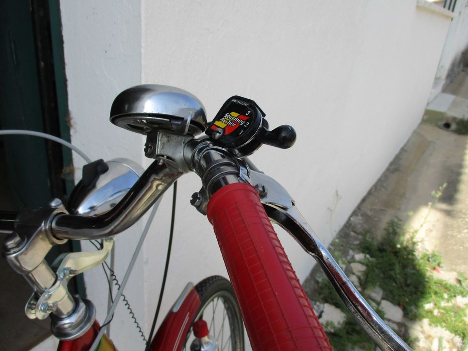 Bicicleta Senhora Pasteleira VERMELHA YÉ-YÉ c/ mudanças VINTAGE