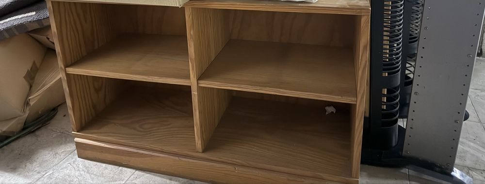 Movel 4 cubos madeira e movel alto em pinho bom estado