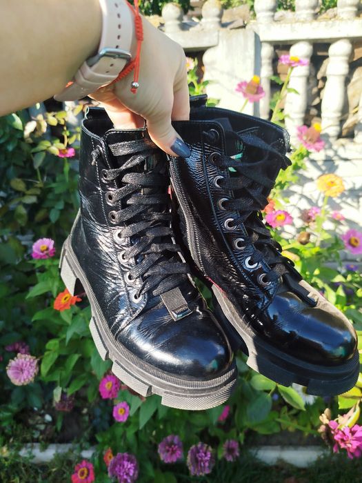 Лаковые кожаные ботинки зимние