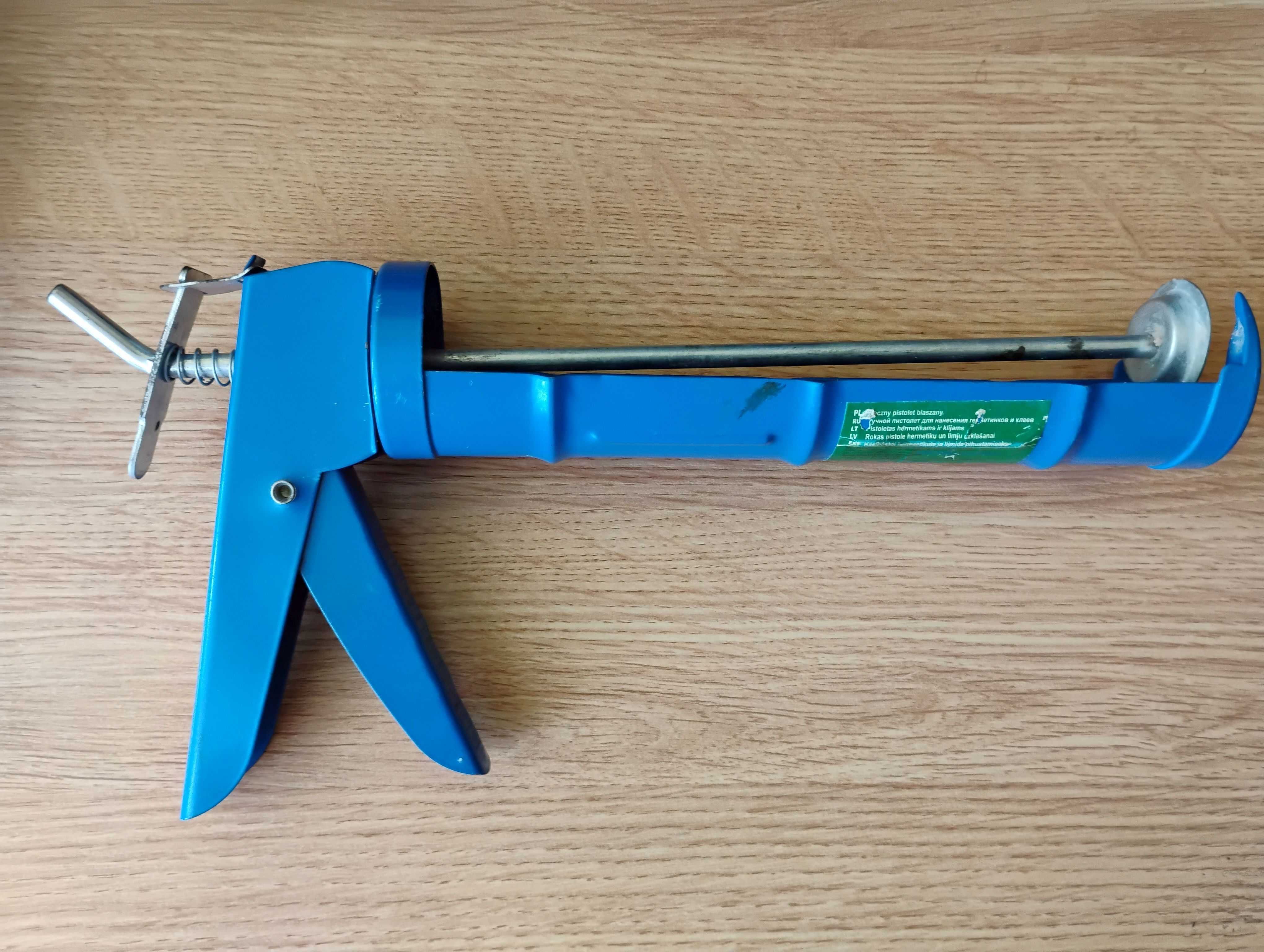 pistolet wyciskacz do silikonu akrylu kleju Den Braven