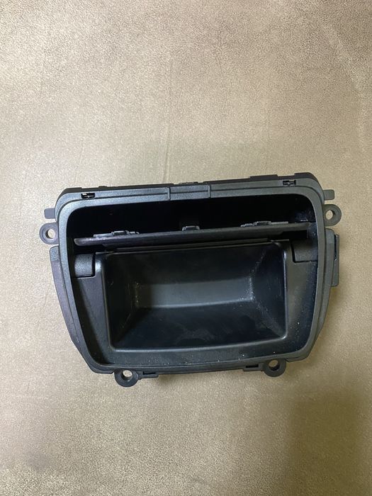 Штатна пепильниця BMW