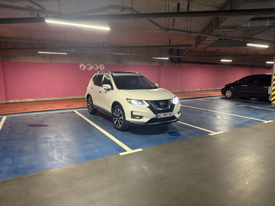 Nissan Rogue  SL ( максимальна )