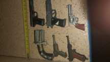 6 miniaturas de armas( portes incluidos)