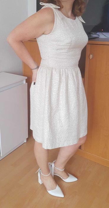 krótka sukienka ecru M ze srebrną nitką