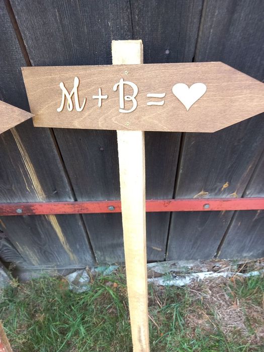 Drewniany drogowskaz ślubny