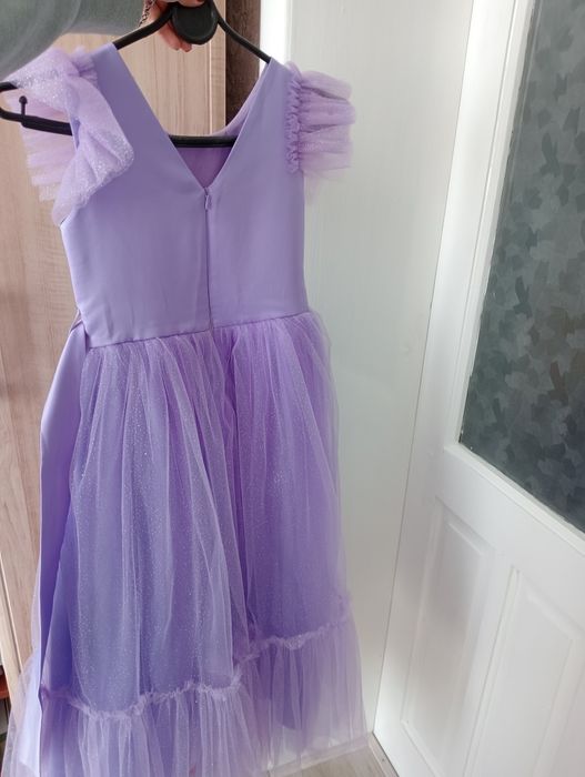 Нарядне плаття дуже гарне та ніжне