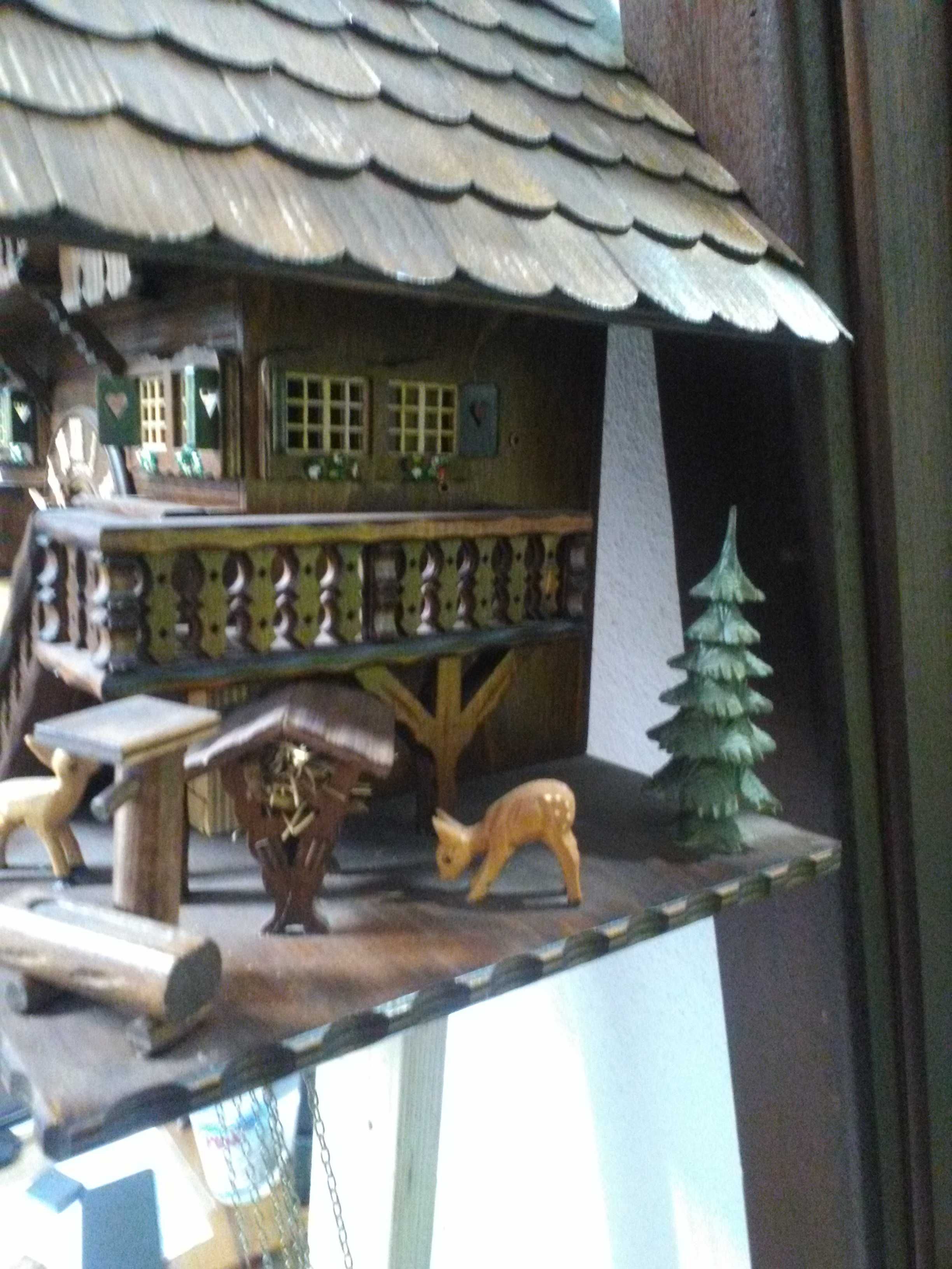 Relógio de parede em madeira - floresta negra.