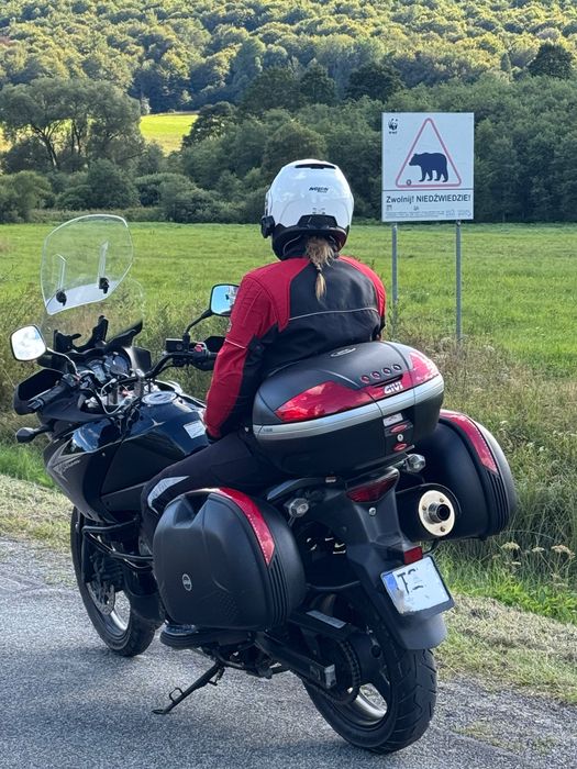Kufer centralny motocyklowy GIVI v46 sysyem Monokey z oparciem GIVI
