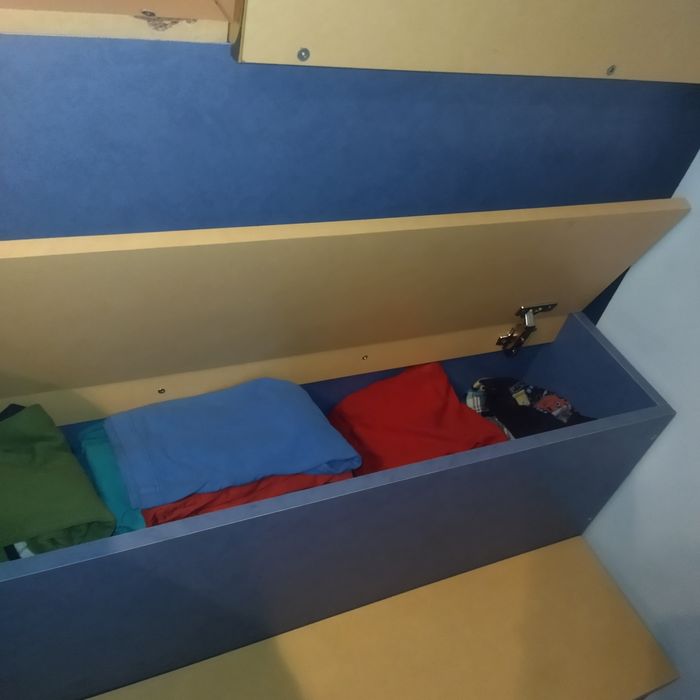 Двохярусне ліжко, дитячі меблі