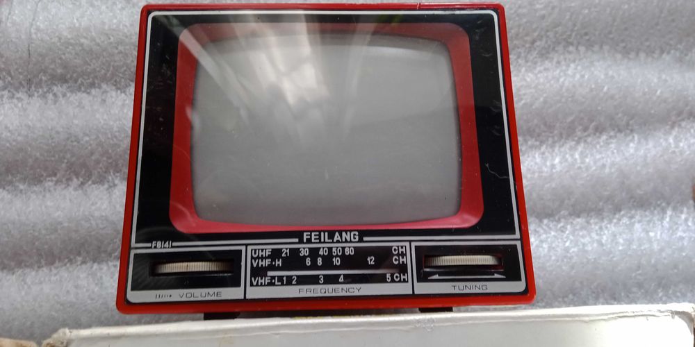 раритетный мини телевизор FEILANG FB141