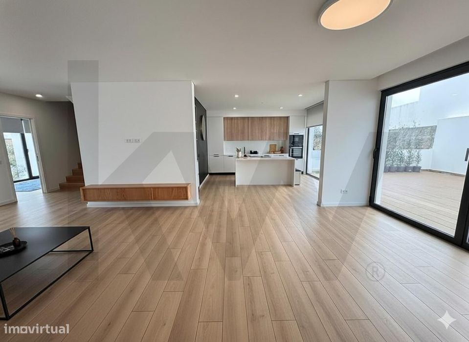 VENDE-SE - Moradia T3+1