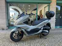Honda PCX 125. 2023. Top case