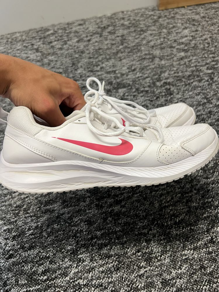 sprzedam buty Nike