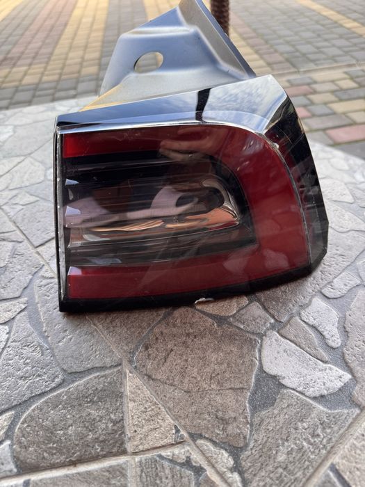 Задня фара Tesla Model Y (права) — оригінал Код деталі: 1502087-00-D
