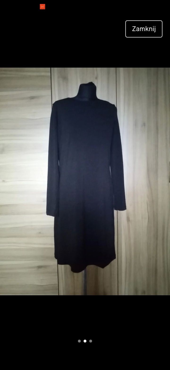 Czarna sukienka z długim rękawem