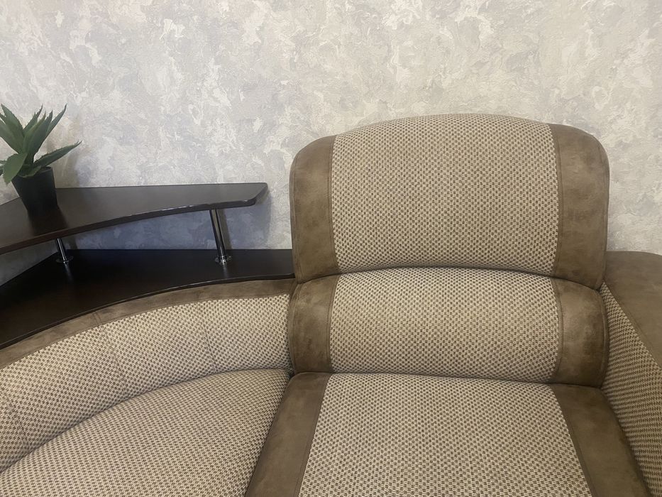 Продаємо диван в гарному стані розкладний