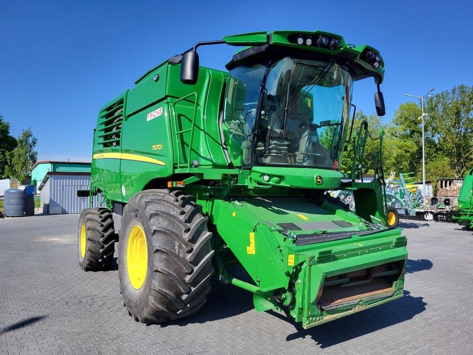 John Deere T 670 i  John Deere Mähdrescher T 670 i