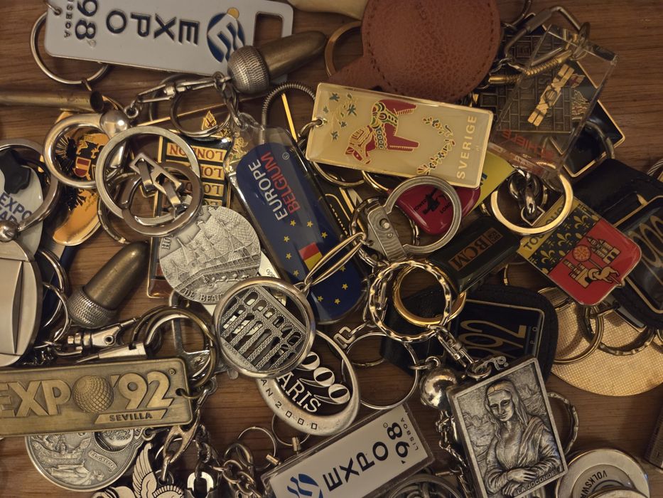 Para coleccionadores de porta-chaves de muitas cidades e países