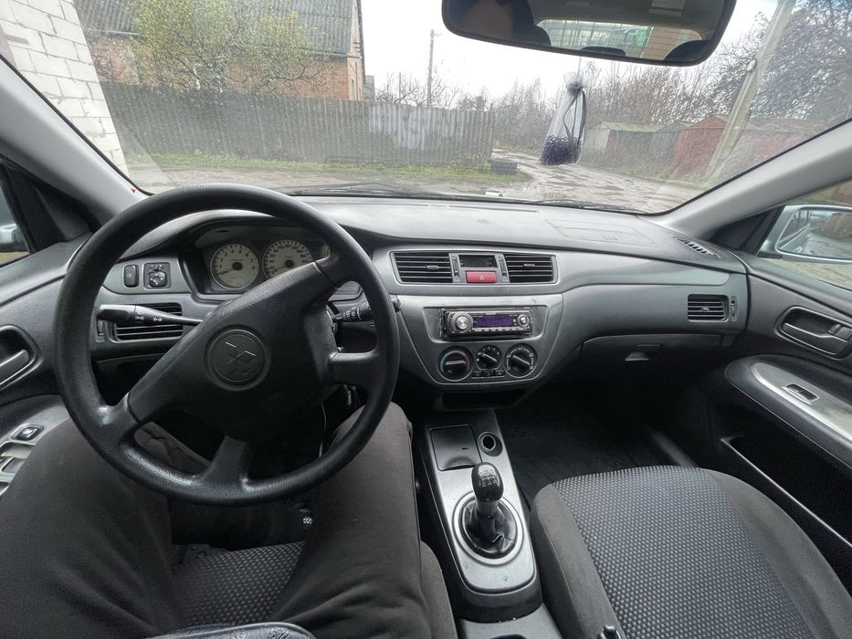 Продам ланцер 9 1,6 бенз