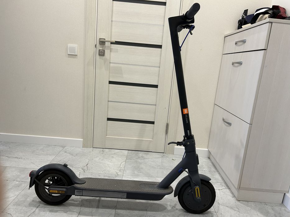 Електричний самокат Xiaomi Mi Electric Scooter 3 Black