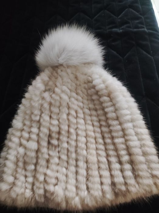 Piękna czapka z futerka królika