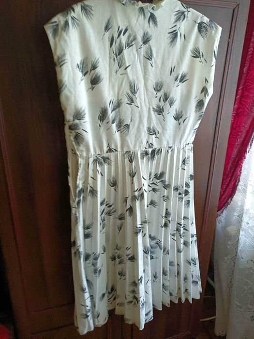 Sprzedam Sukienkę -Biała WE WZORY -bawełniana roz-L