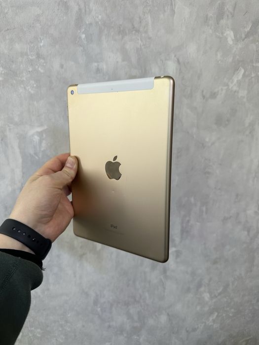 iPad 5, 32 ГБ, Wi-Fi.