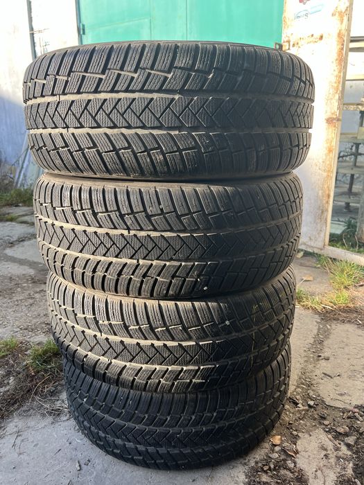 235 50 R18 Vredestein 2021 рік