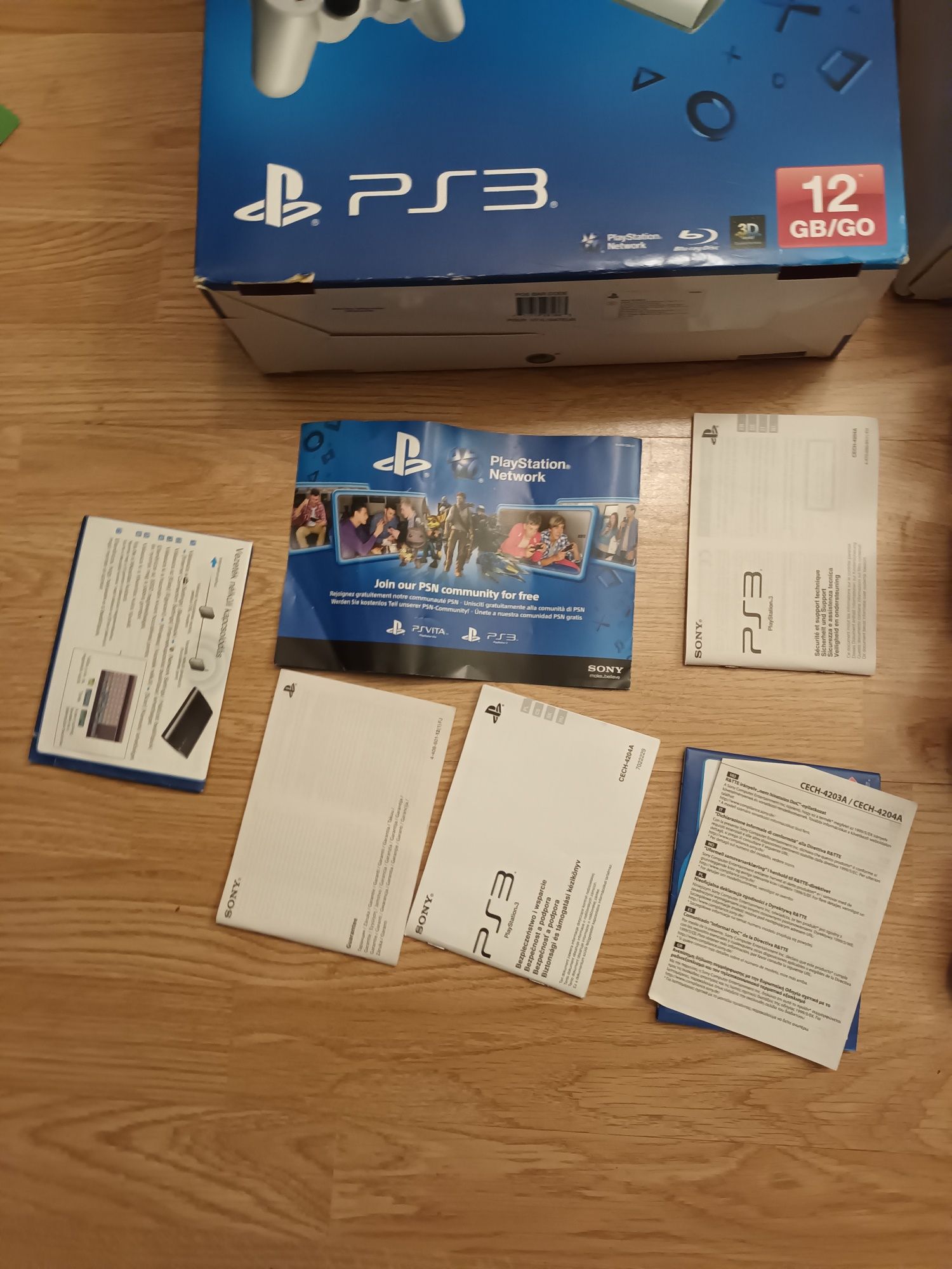 Sprzedam PlayStation 3 super slim w limitowanej białej edycji box ps3