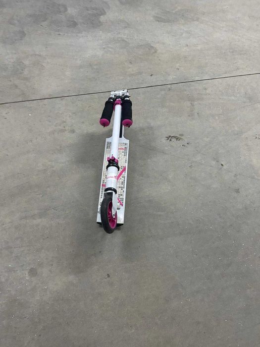 Trotinete em estado como novo