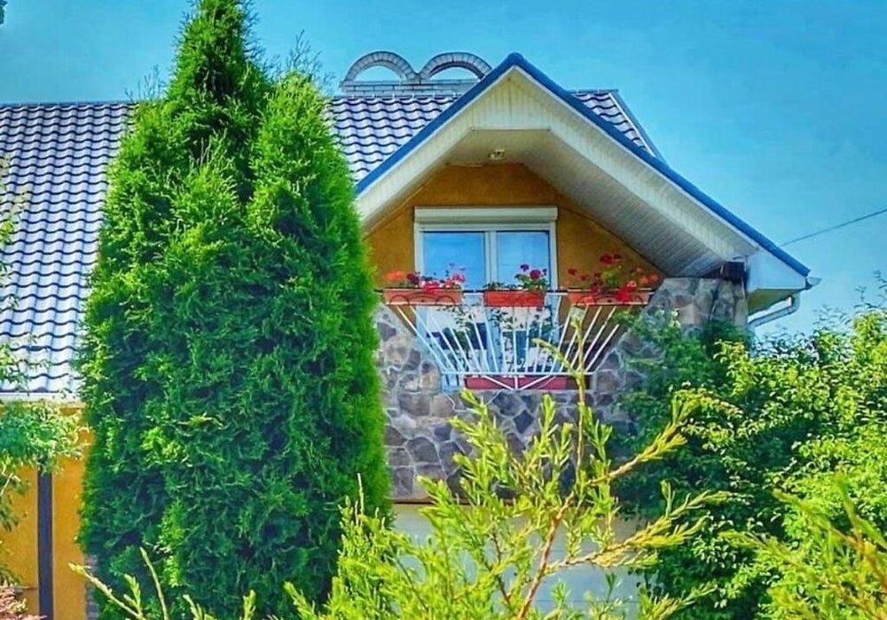 Продаж будинку при в’їзді у місто Ужгород.