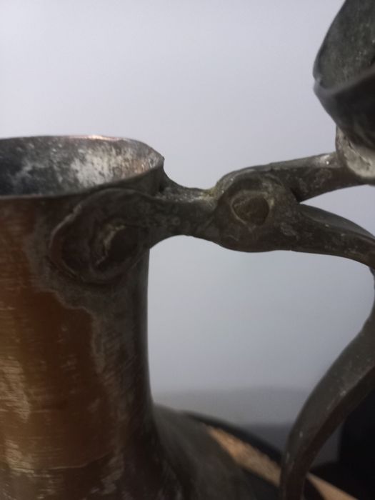 Stary dzban miedziany