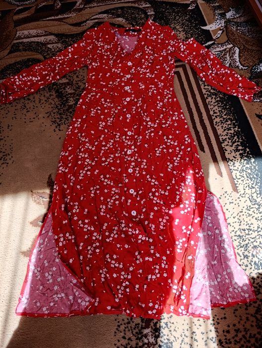 Червона сукня жіноча