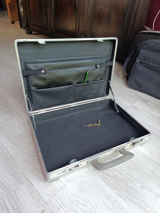 Walizka na dokumenty czy laptopa plus kluczyk