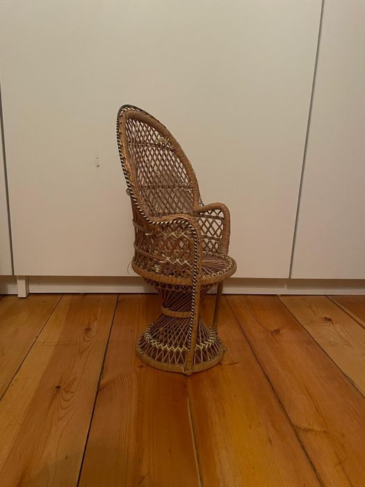 Fotel kwietnik paw peacock dla lalek wiklinowy krzesełko miniatura