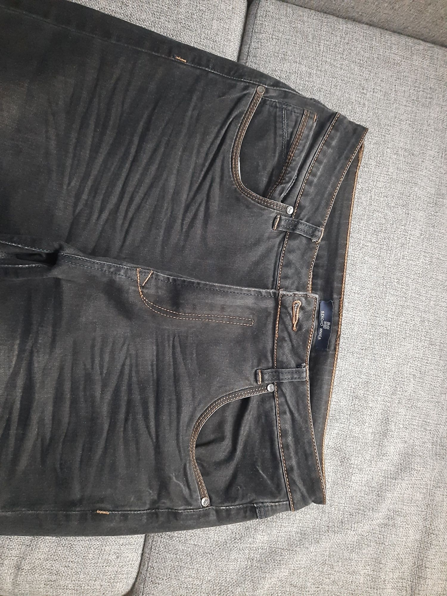 Klasyczne spodnie jeansowe ciemne