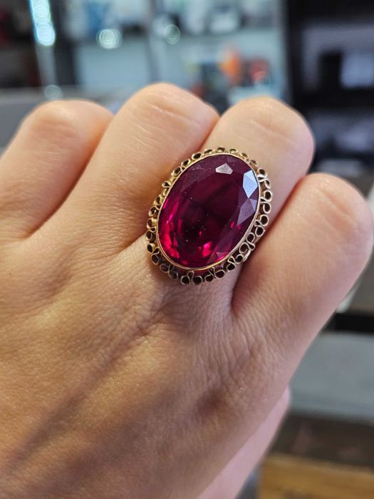 Złoty pierścionek 585P Rubin Owalny