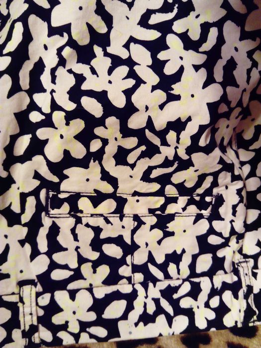 Spodnie w białe kwiaty w stylu chino marki Carry, rozm. XL