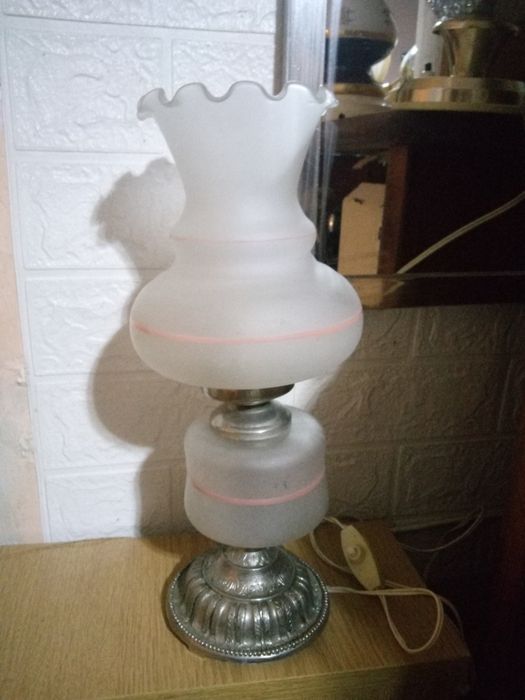 Stylowa staromodna lampa stołowa vintage szklany klosz